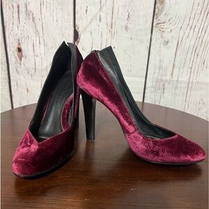 REBECCA MINKOFF woman’s velvet burgundy 4” heel almond toe pumps Size 7 EuC